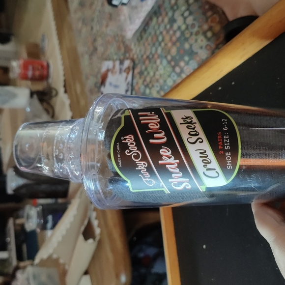 ✔️2-Pack Assorted Martini Shaker Mid Calf Crew Socks - Picture 2 of 4